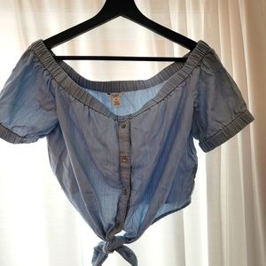 Guess medium off the shoulder tie top.